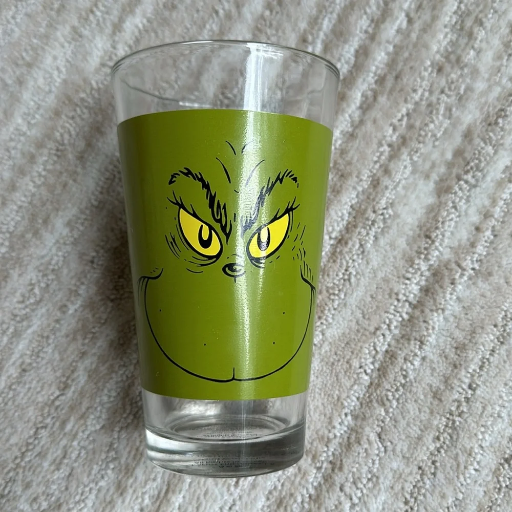 NIB The Grinch Smiles Glass Tumblers Dr. Seuss Vandor 16 Oz Drinking Item #54644